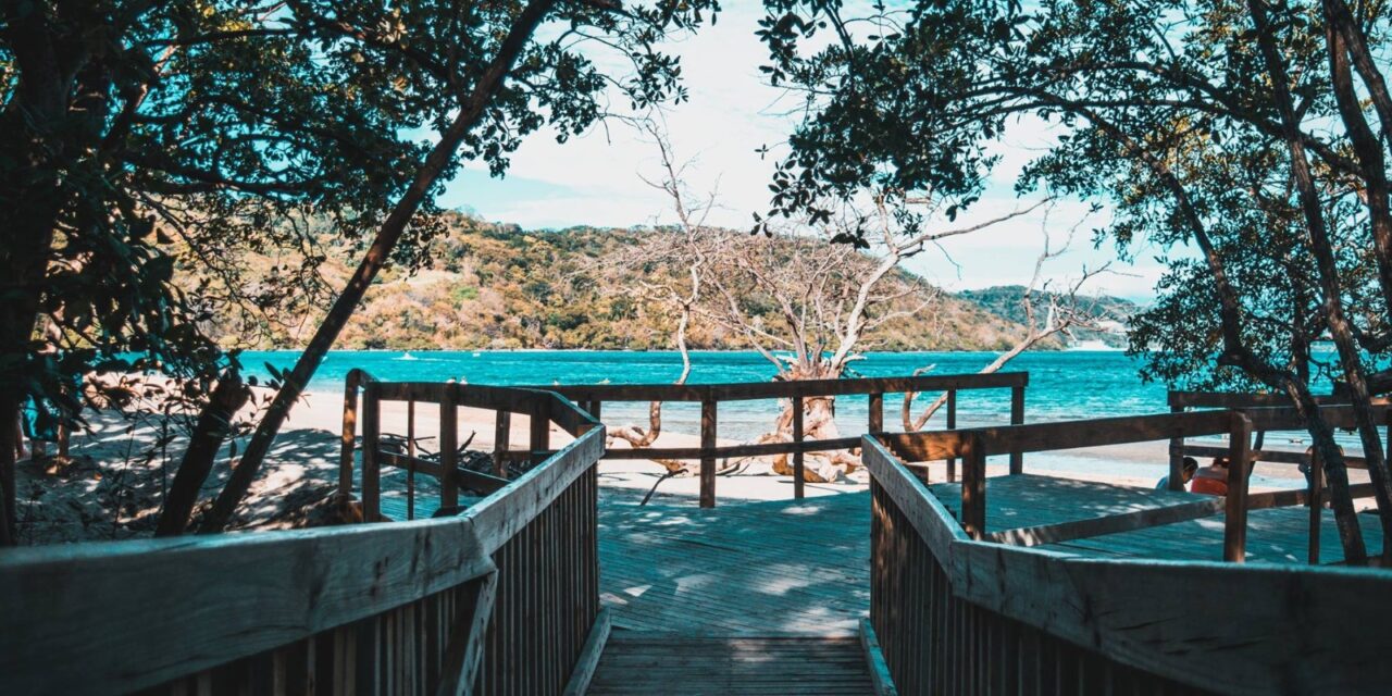 PLAYA NACASCOLO UBICADA EN COSTA RICA ES UN PARAISO NATURAL QUE CAUTIVA A LOS AMANTES DE LA PLAYA