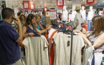 «LE CONTAMOS CÓMO APROVECHA DESCUENTOS Y PROMOCIONES PARA AHORRAR DINERO PREVIO A NAVIDAD.»